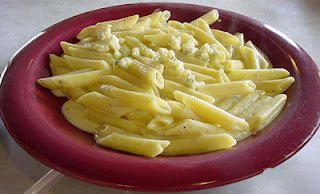 Pasta a la crema de queso y avellanas