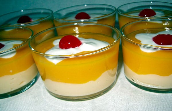 crema-de-vainilla-con-melocoton-y-yogur