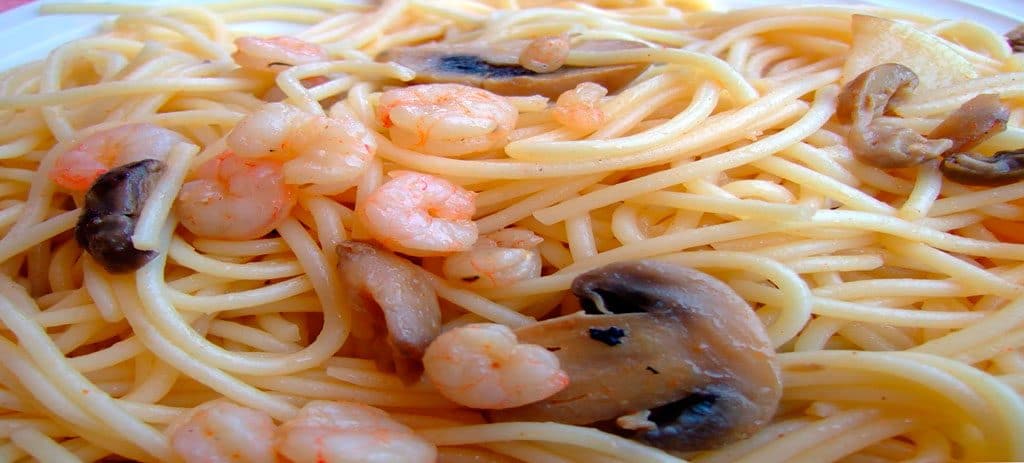 espaguetis con champinones y gambas